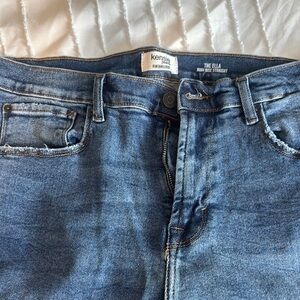 New without tags. Kensie High Rise Vintage The Ella straight jeans Size 12 / 31